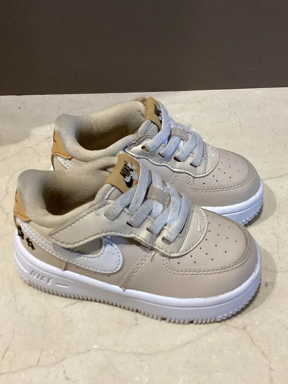 Nike Force 1 Low SE EasyOn TD Powered By Flowers in Sandrift color toddler size6